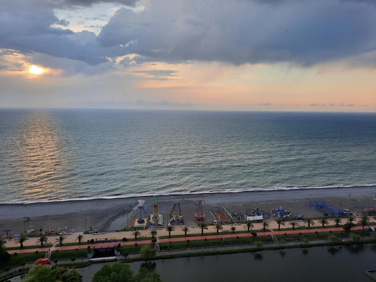 The Best Beach Aparthotel Orbi City Batumi Exterior foto